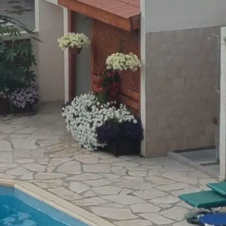 Jasmin Gardens *